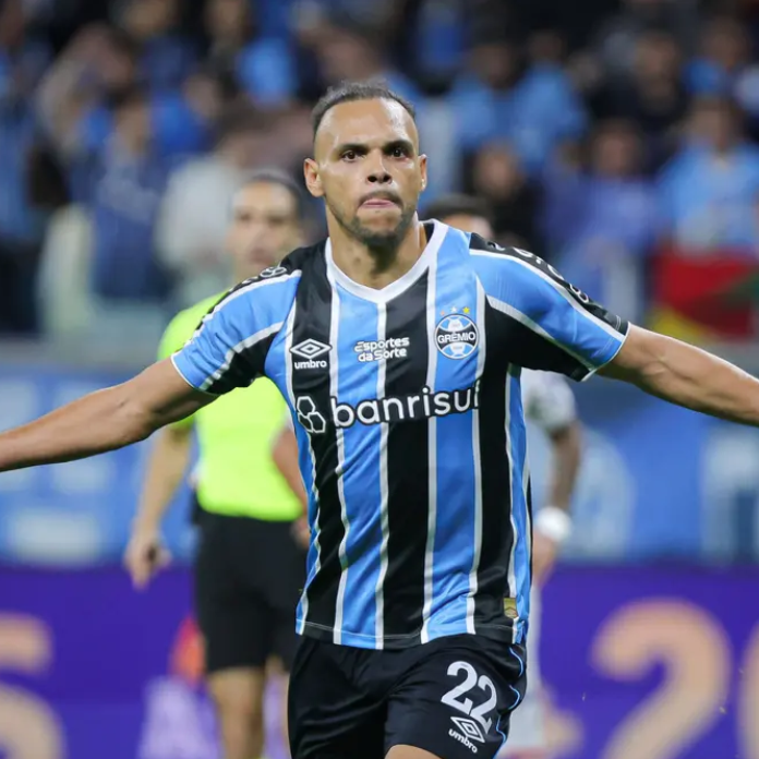 Grêmio vence Fortaleza e se afasta da zona de rebaixamento