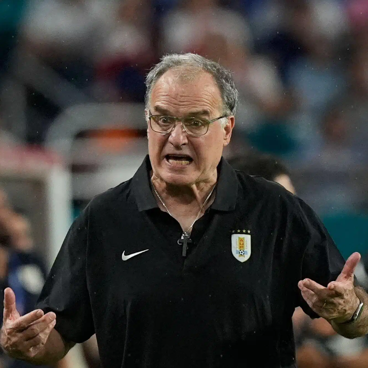 Marcelo Bielsa's unpopularity puts Uruguay's qualifying campaign in jeopardy