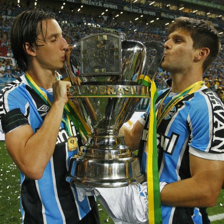 Grêmio idol, Geromel announces retirement from football at 39 years old.