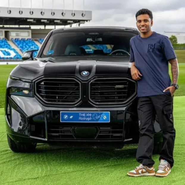 BMW delivers cars to Real Madrid players; check out the models.