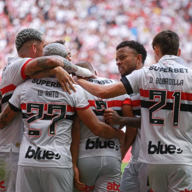 São Paulo wins the derby against Corinthians, leaving their rival in the relegation zone (Z4).