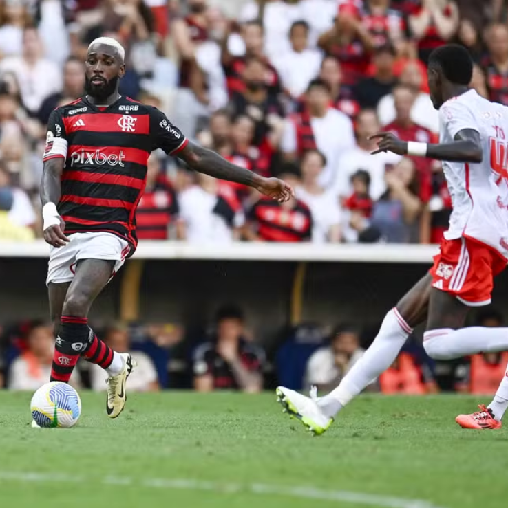 Flamengo defeats Inter and ends rival's 15-game unbeaten streak.