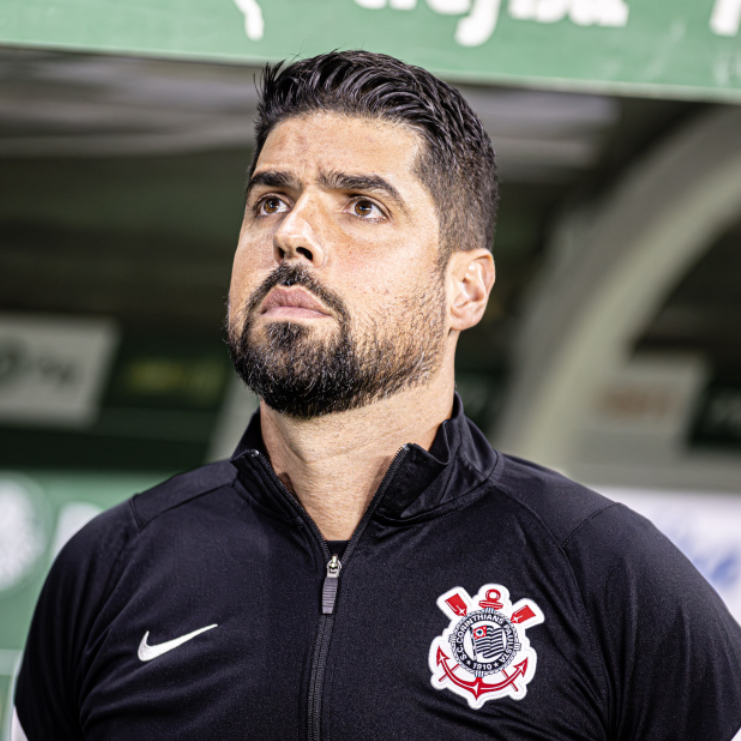 Vasco receives a rejection from Renato Gaúcho and turns to António Oliveira.