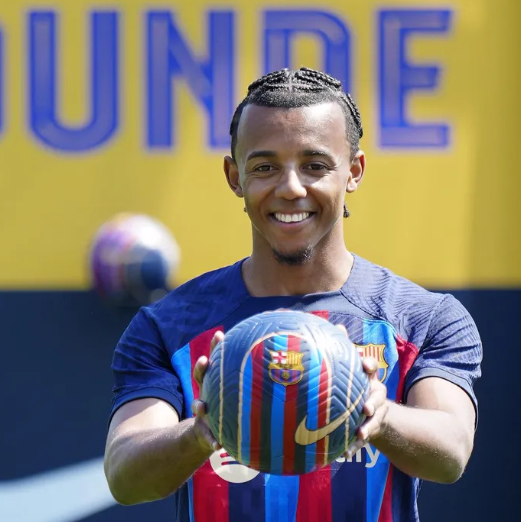 Agent sues Barcelona for unpaid fee in Koundé transfer made in 2022