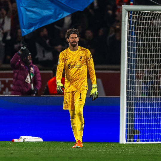 Alisson shines in the Champions League and receives praise from football legends