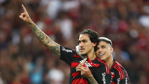 Flamengo beats Corinthians 4-0 and takes the lead in the Brazilian Championship