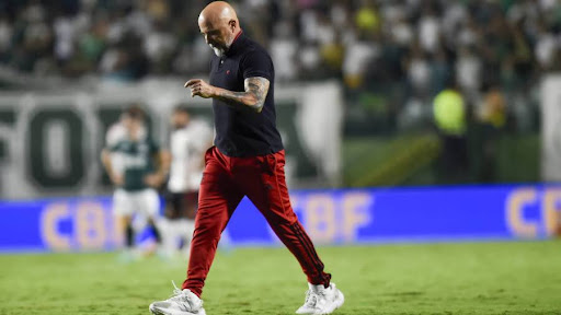 Santos negotiates hiring Sampaoli as coach