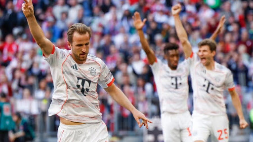 Bayern Munich beats M'gladbach and lifts the Bundesliga trophy