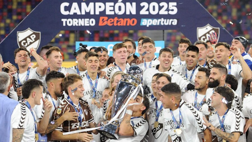 Club with 8,000 members defeats giants, becomes Argentine champion and goes to the Libertadores