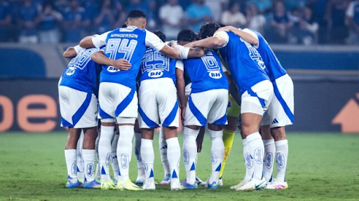 Cruzeiro ends the semester fighting for the top spot in Série A and with a long unbeaten streak