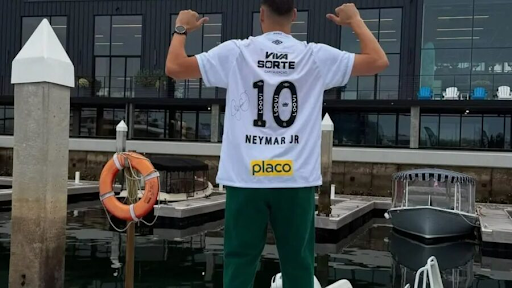 NBA star Klay Thompson wears Neymar's Santos jersey