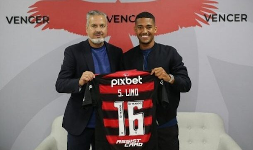 Flamengo announces the signing of Samuel Lino