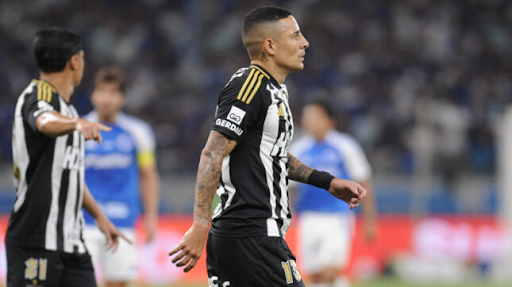Newspaper says European club 'hopes' Atlético sells Arana