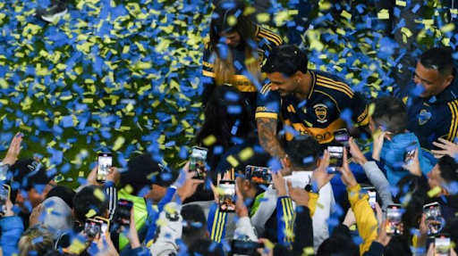 World champion is introduced at Boca Juniors to a packed stadium and gets emotional